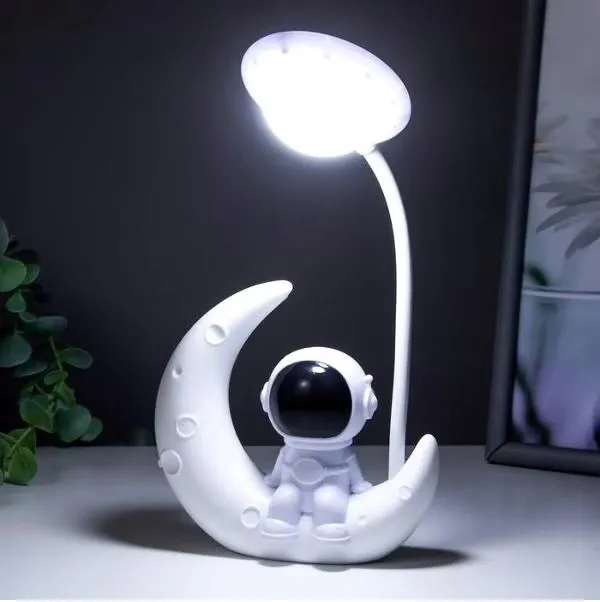 lampka-nocna-led-astronauta-usb-do-pokoju-dziecka-28-cm-biurkowa-ozdobna-stan-nowy