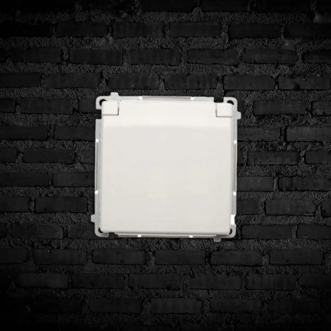 simon-basic-gniazdo-hermetyczne-pojedyncze-biale-modul-z-klapka-ip44