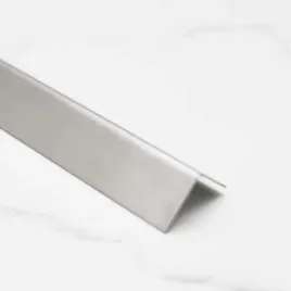 katownik-stalowy-20x20-mm-szczotkowany-250-cm