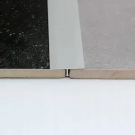 teownik-aluminiowy-26-mm-anodowane-srebro-250-cm