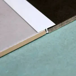 teownik-aluminiowy-18-mm-bialy-250-cm