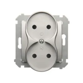 simon-54-gniazdo-podwojne-srebrny-mat-ip20-bez-uziemienia-z-przeslonami