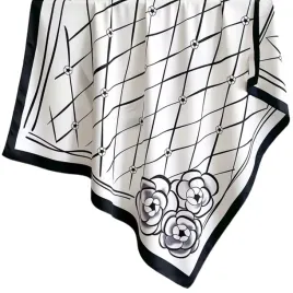 kamea-apaszka-damska-90x90-czarno-biala-kwiaty-imitacja-jedwabiu