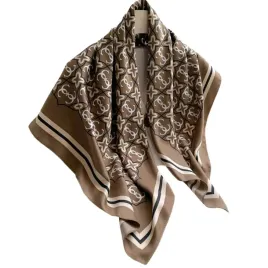 kamea-apaszka-damska-90x90-taupe-elegancki-monogram-rama-premium