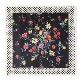 kamea-apaszka-70x70-czarna-kwiaty-z-geometryczna-ramka-jedwabista
