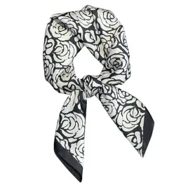 kamea-apaszka-satynowa-70x70-czarno-biala-w-roze-elegancka