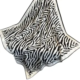 kamea-apaszka-damska-90x90-czarno-biala-motyw-zebry-imitacja-jedwabiu