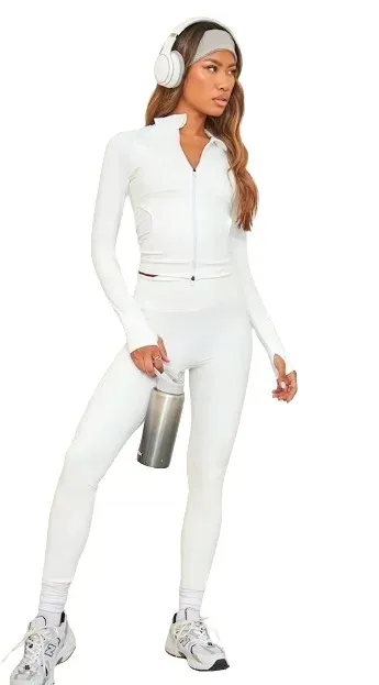 prettylittlething-legginsy-biale-dopasowane-40-ejx