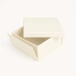 pudelko-ivory-250x250x120-mm-z-wieczkiem-skladane-z-papieru-specjalnego