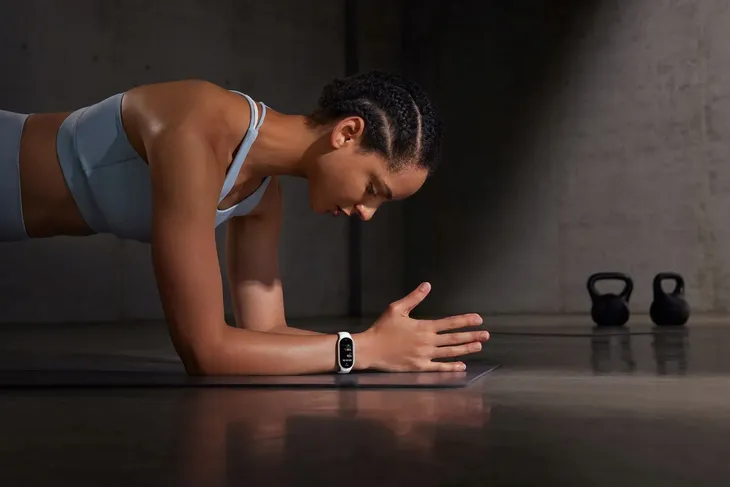 smartband-xiaomi-smart-band-10-czarny-material-koperty-aluminium