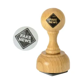 smieszna-pieczatka-fake-news-drewniana-stempel