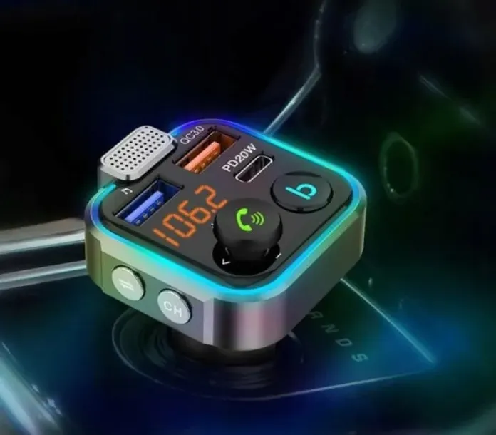 transmiter-samochodowy-fm-transmiter-bluetooth-fm-adapter-ladowarka-2xusb-model-transmiter-bluetooth-fm-adapter-ladowarka-2xusb