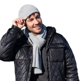 kamea-komplet-meski-szary-czapka-dokerka-i-szalik-prazkowany-karol