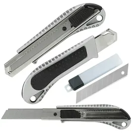 noz-z-lamanym-ostrzem-18-mm-metalowy-korpus-10-ostrzy-wymiennych-18-mm