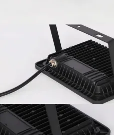 lampa-halogen-300w-z-czujnikiem-ruchu-i-zmierzchu-naswietlacz-led