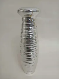 elegancki-wazon-isabell-oslonka-ceramiczna-srebrna-nieregularna-nowoczesna