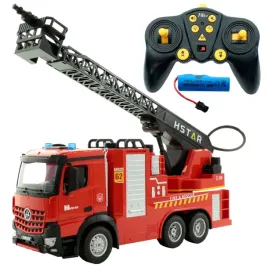 straz-pozarna-woz-strazacki-leje-wode-na-pilota-rc-auto-gumowe-kola-swiatla