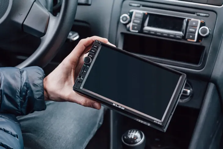 radio-samochodowe-bluetooth-2-din-7-cali-rds-usb-aux-micro-sd-4x50w-pilot-model-avh-9810
