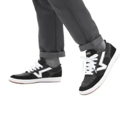 vans-czarne-trampki-ze-skory-naturalnej-i-bialym-logo-35-tlh