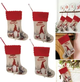 swiateczne-ponczochy-4-sztuki-na-prezent-mikolaj