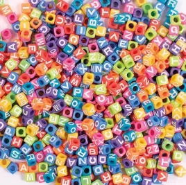 diy-koraliki-z-literami-kolorowe-7x7-mm-300-szt