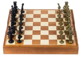 square-szachy-drewniane-rzymskie-czarno-zlote