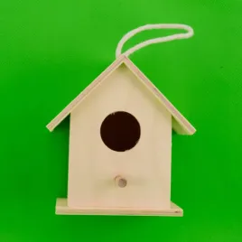 drewniany-domek-budka-dla-ptakow-kolo-do-decoupage-wlasnego-ozdabiania