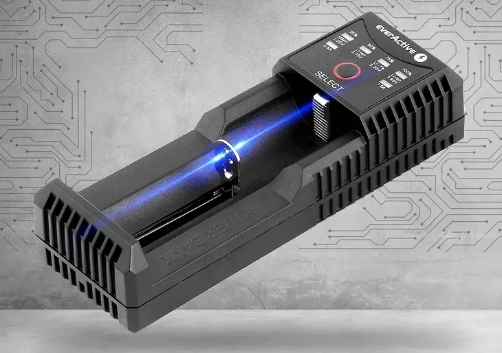 ladowarka-everactive-uc-100c-typ-c-stan-nowy-waga-z-opakowaniem-0-065-kg