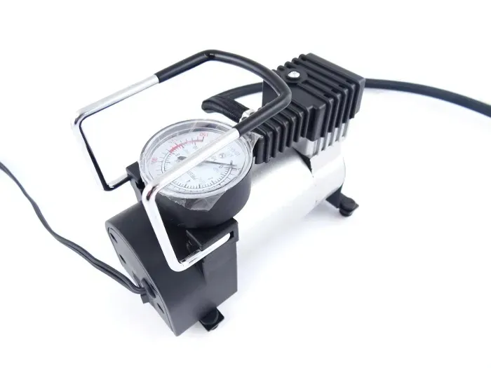 kompresor-samochodowy-150-psi-12v-mocny-metalowy-stan-nowy