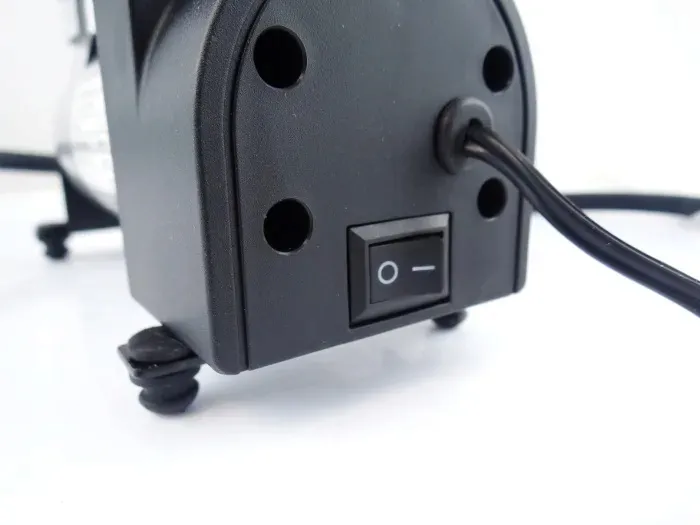 kompresor-samochodowy-150-psi-12v-mocny-metalowy