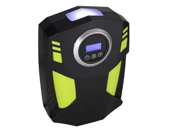 kompresor-powietrza-dc-12v-150-psi-z-cyfrowym-cisnieniomierzem-4-adaptery-waga-z-opakowaniem-2-kg