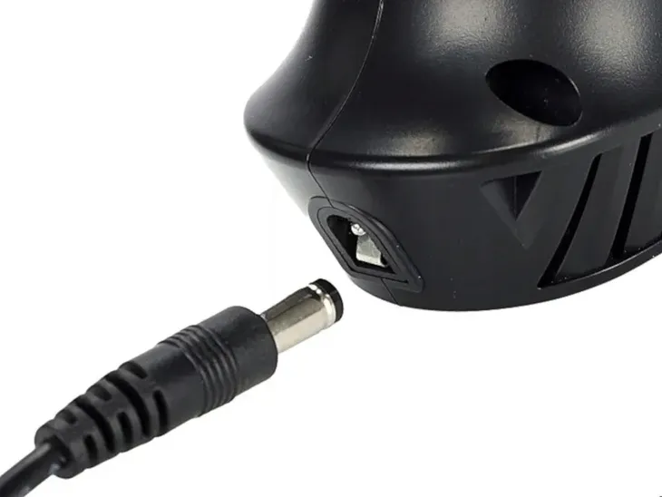 kompresor-powietrza-bezprzewodowy-150-psi-automatyczny-4-adaptery-marka-dbautomotive