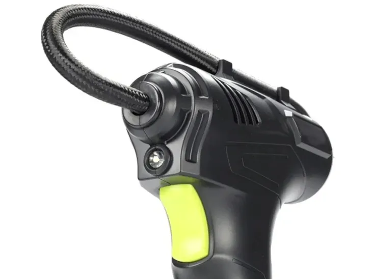 kompresor-powietrza-bezprzewodowy-150-psi-automatyczny-4-adaptery-stan-nowy-marka-dbautomotive