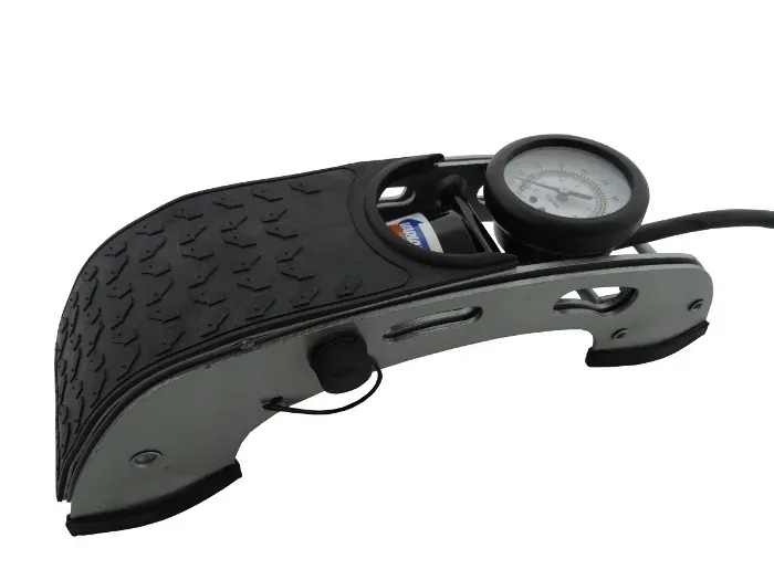 pompka-nozna-z-manometrem-samochodowa-rowerowa-marka-dbautomotive