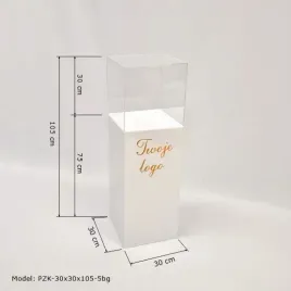 postument-z-kloszem-logo-podest-z-plexi-opal-30x30x105cm-na-wystawe-kubik