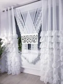 firana-dekoracyjna-half-z-falbanami-od-dolu-140x250-cm-przelotki