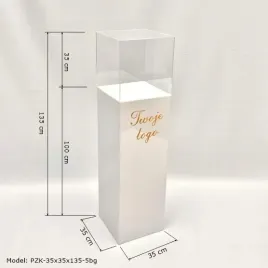 postument-z-kloszem-logo-podest-z-plexi-opal-35x35x135cm-na-wystawe-kubik