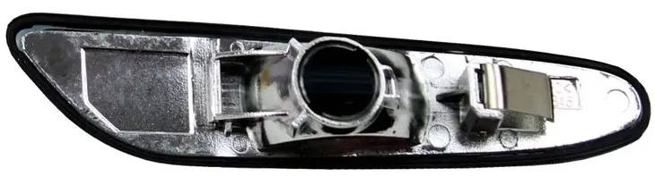 kierunkowskazy-przod-lewy-prawy-dym-bmw-1-e87-e82-04-13-jakosc-czesci-zgodnie-z-gvo-p-zamiennik-o-jakosci-porownywalnej-do-oryginalu