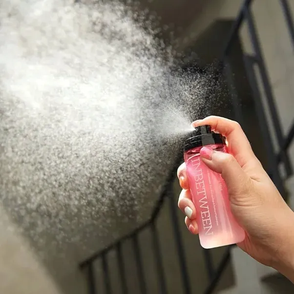 blithe-inbetween-aurora-mist-serum-75ml-primer-i-utrwalacz-do-makijazu-wlasciwosci-nawilzajace-przedluzenie-trwalosci-rozswietlajace