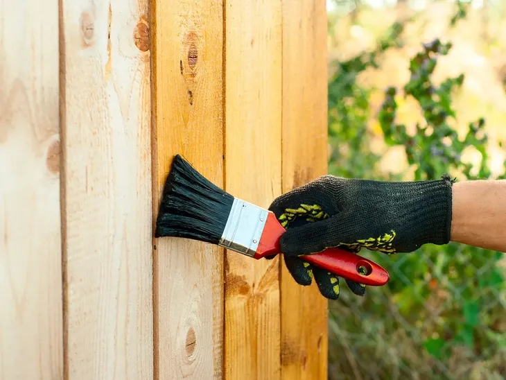 sadolin-lakierobejca-extra-do-drewna-probka-100ml-piniowy-zastosowanie-na-zewnatrz