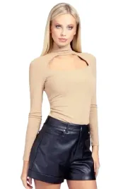 guess-bezowa-bluzka-z-dlugim-rekawem-i-golfem-z-wycieciem-m-gxn