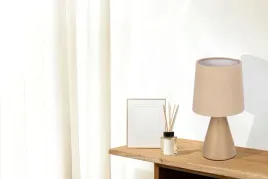 lampa-stolowa-dekoracyjna-ceramiczna-z-welurowym-abazurem-brazowa-candellux