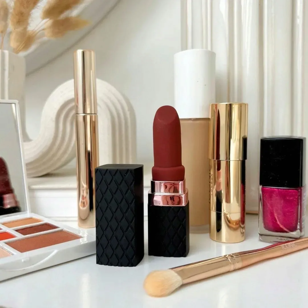 amour-discreet-lipstick-vibrator-marka-divine