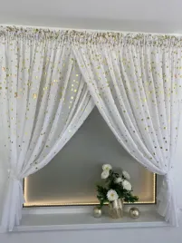 firana-z-etaminy-zlote-kropki-400x160-cm-na-tasmie-marszczacej