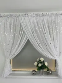 firana-z-etaminy-srebrne-kropki-400x160-cm-na-tasmie-marszczacej
