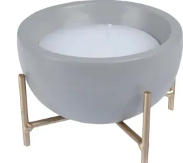 swieczka-w-betonowej-oprawce-na-zlotych-nozkach-w-kolorze-szarym-80g