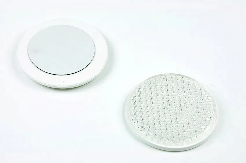 odblask-okragly-bialy-przyklejany-75mm