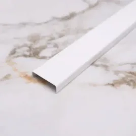 listwa-stalowa-dekoracyjna-c-30-mm-biala-250-cm