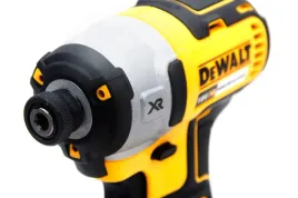 zestaw-dcf887p2-qw-zakretarka-udarowa-205nm-dewalt