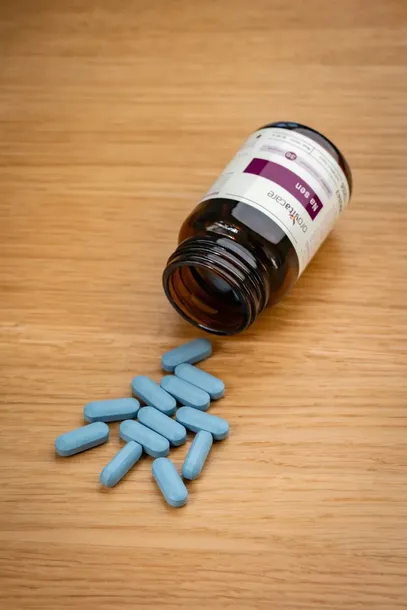 2-x-calcium-wapn-100-kapsulek-orovitacare-oromed-liczba-sztuk-1-szt